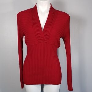 UNITED STATES SWEATER stylishi chic red ribbed v-neck sweater design. Size LARGE